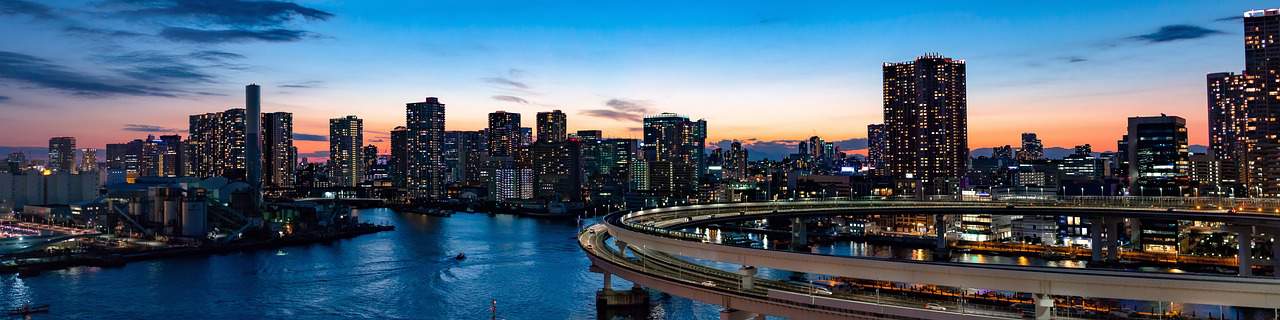 Радужный мост в районе Одайба в Токио