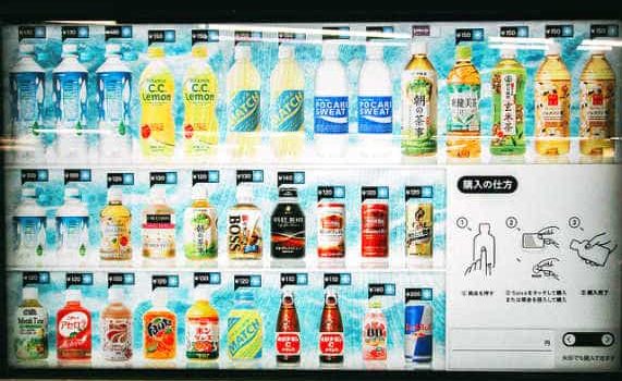 Интересные автоматы с японскими напитками и другими нужными вещами.